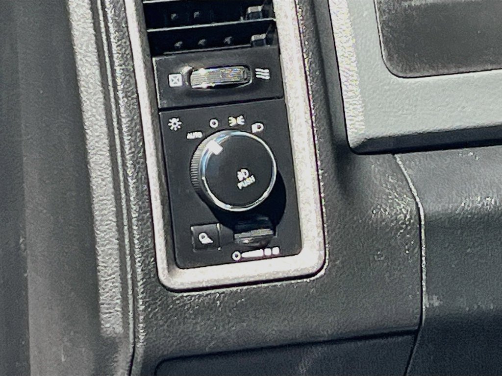 Used 2017 RAM 1500 Express RWD image 10