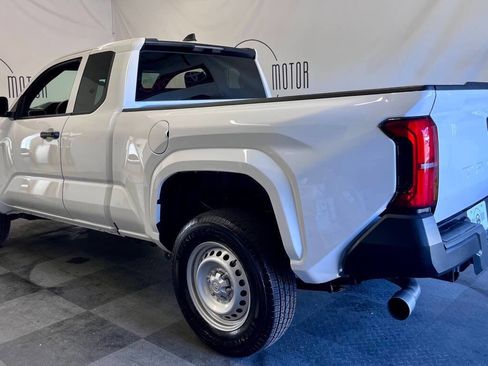 Used 2024 Toyota Tacoma SR image 5