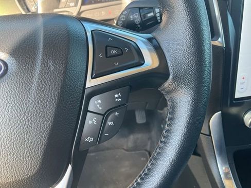 Used 2024 Ford Edge Titanium image 11