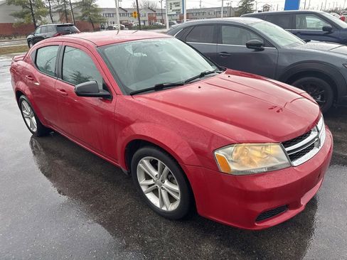 Used 2013 Dodge Avenger SE image 2
