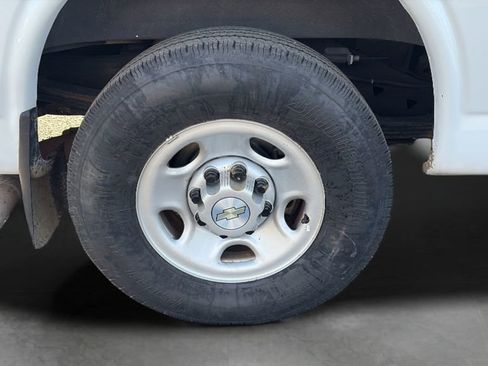 Used 2020 Chevrolet Express 3500 Extended w/ Driver Convenience Package RWD image 18