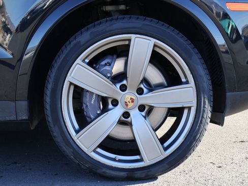 Certified 2023 Porsche Cayenne Platinum Edition AWD/4WD image 30