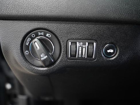 Used 2019 Chrysler 300 S AWD/4WD image 23