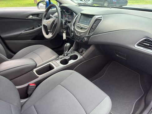 Used 2018 Chevrolet Cruze LT FWD image 16