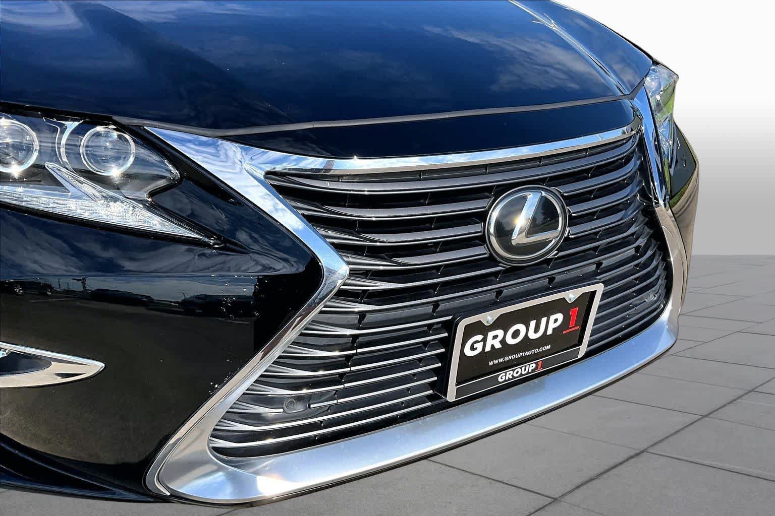 Used 2018 Lexus ES 350 w/ Luxury Package w/Wood Trim FWD image 27