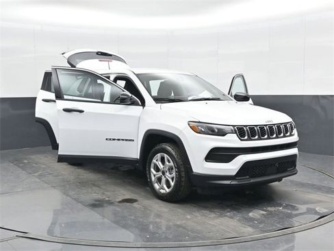 Used 2025 Jeep Compass Sport image 45