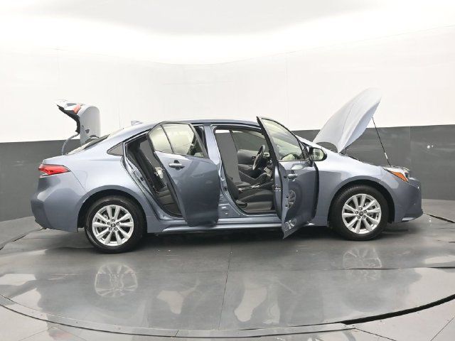 Used 2026 Toyota Corolla LE w/ LE Premium Package FWD image 30