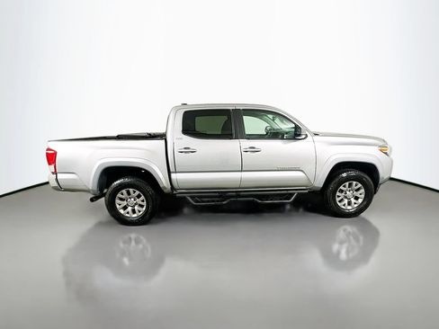 Used 2017 Toyota Tacoma SR5 w/ Tow Package RWD image 4