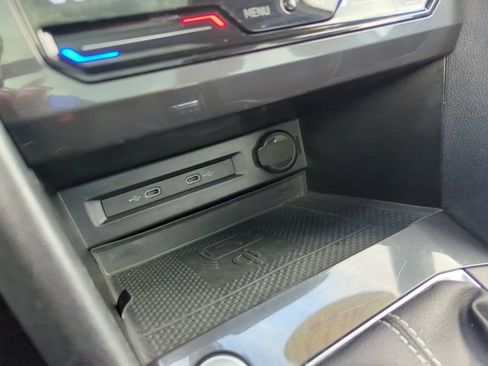 Used 2022 Volkswagen Tiguan SEL R-Line image 17