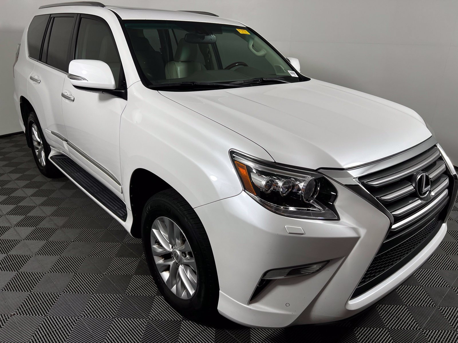Used 2017 Lexus GX 460 Premium w/ Premium Package AWD/4WD image 3