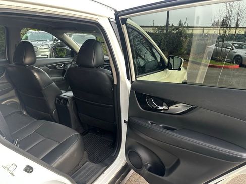 Used 2017 Nissan Rogue SL w/ SL Premium Package image 10