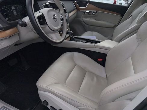 Used 2021 Volvo XC90 T6 Momentum image 17