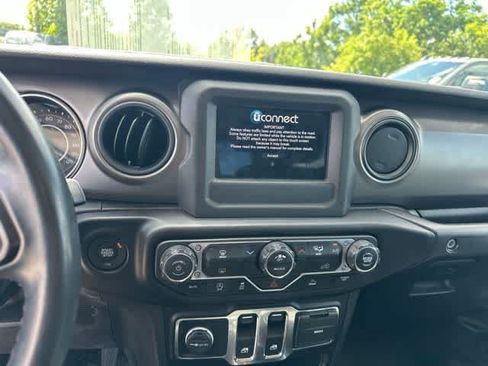 Used 2022 Jeep Wrangler Sport AWD/4WD image 8