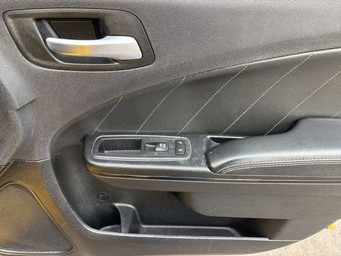 Used 2017 Dodge Charger SE w/ Blacktop Package image 37