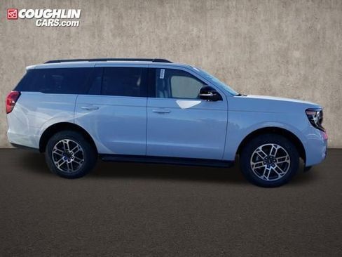 New 2026 Ford Expedition Active image 13