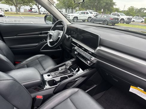 Used 2025 Kia Telluride S FWD image 41