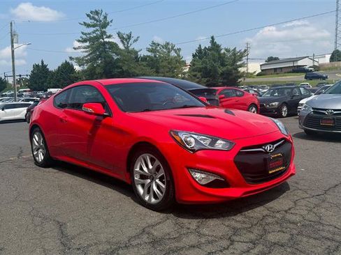 Used 2015 Hyundai Genesis 3.8 RWD image 2