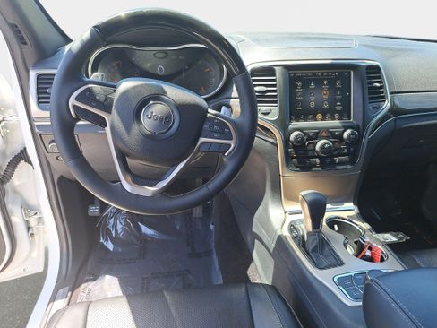 Used 2017 Jeep Grand Cherokee Overland AWD/4WD image 16