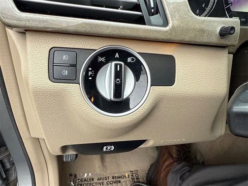 Used 2011 Mercedes-Benz E 550 4MATIC Sedan image 22