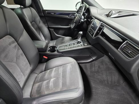 Used 2018 Porsche Macan image 50