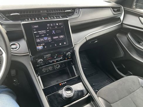 Certified 2024 Jeep Grand Cherokee L Laredo image 12