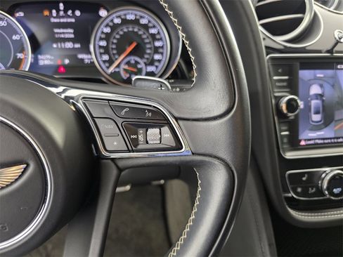 Used 2019 Bentley Bentayga image 20