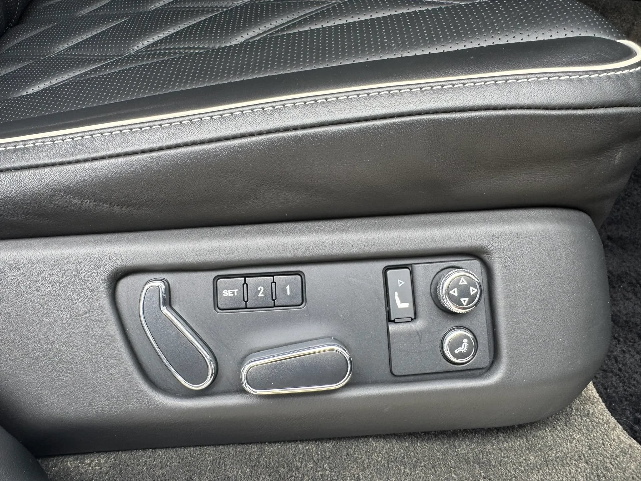 Used 2014 Bentley Flying Spur W12 AWD/4WD image 29