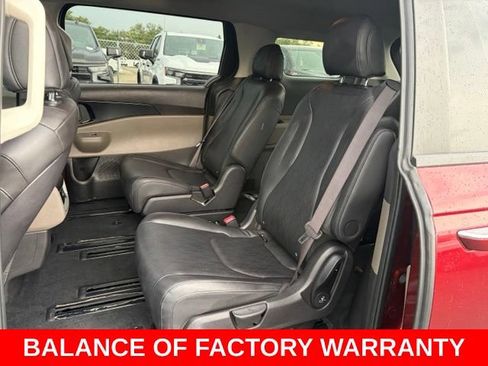 Used 2025 Kia Carnival FWD image 14