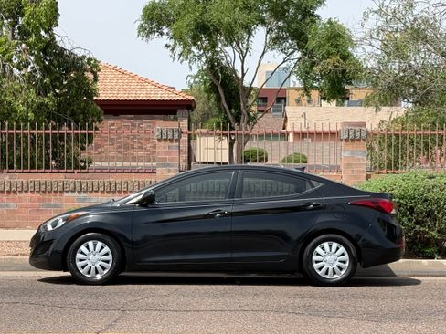Used 2016 Hyundai Elantra SE FWD image 3