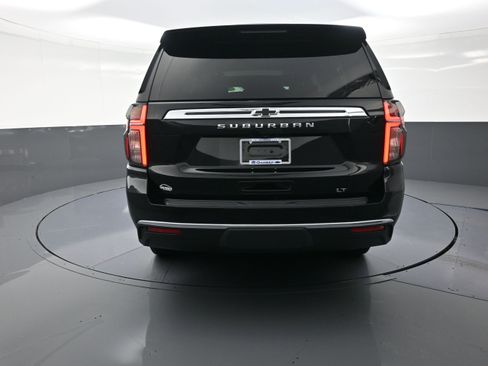 Used 2021 Chevrolet Suburban LT w/ LT Signature Package image 4