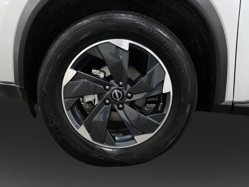 Certified 2025 Nissan Rogue SV image 12