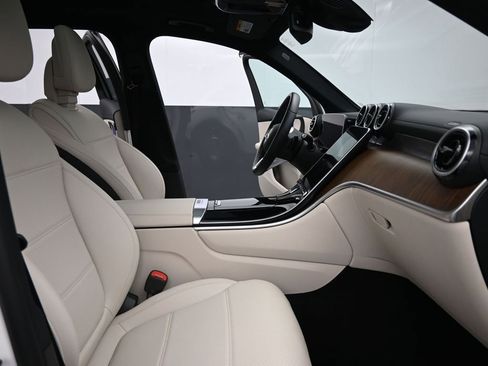 Used 2024 Mercedes-Benz GLC 300 4MATIC image 26