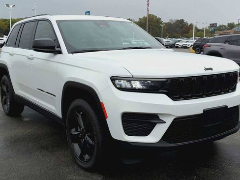 Used 2022 Jeep Grand Cherokee Altitude image 8