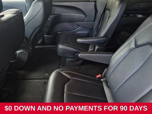 Used 2025 Chrysler Pacifica Select FWD image 22