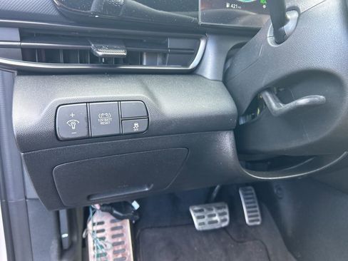 Used 2025 Hyundai Elantra SEL FWD image 17
