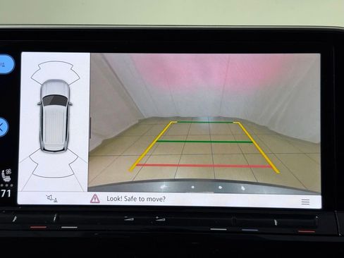 Used 2025 Volkswagen Atlas SE image 28