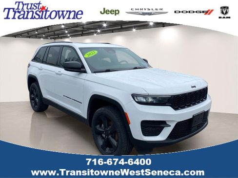Used 2023 Jeep Grand Cherokee Altitude AWD/4WD image 1