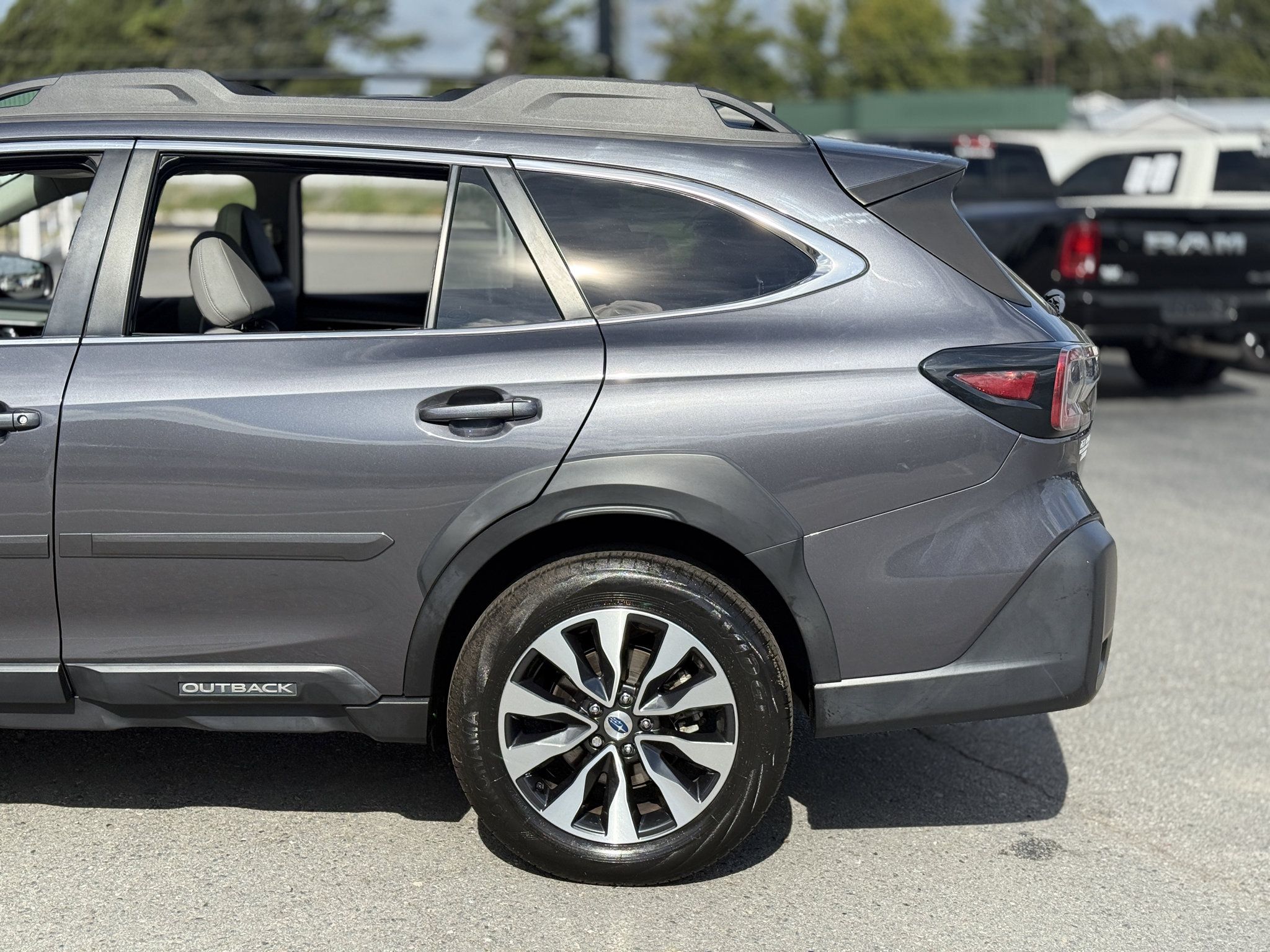 Used 2023 Subaru Outback Limited AWD/4WD image 6