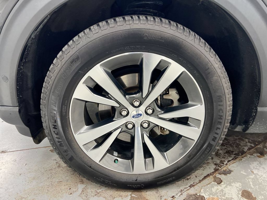 Used 2020 Ford Explorer Platinum w/ Premium Technology Package AWD/4WD image 28