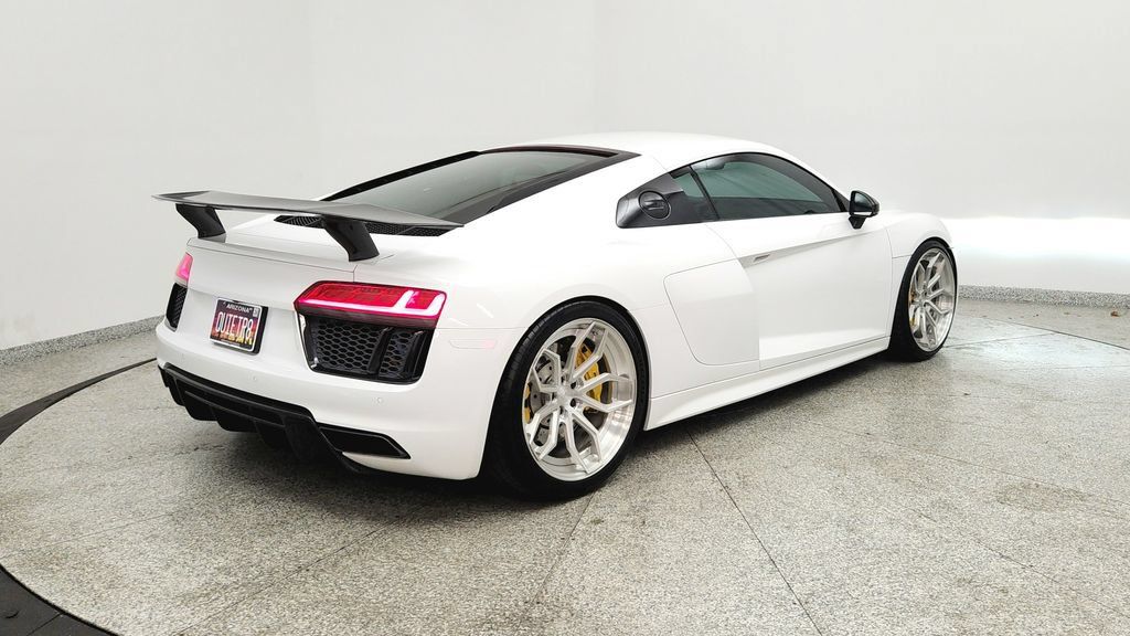 Used 2018 Audi R8 V10 RWD image 5