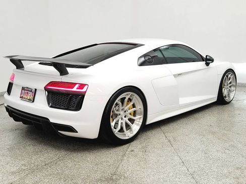 Used 2018 Audi R8 V10 RWD image 5