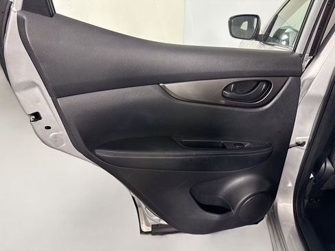 Used 2021 Nissan Rogue Sport S image 25