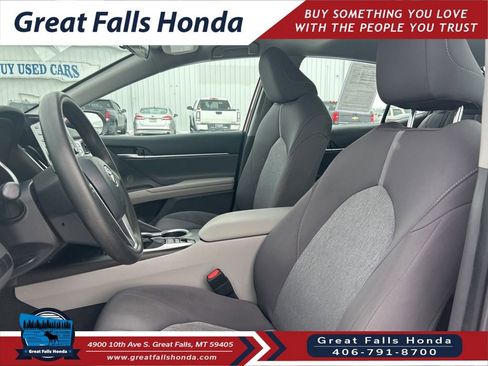 Used 2021 Toyota Camry LE image 18