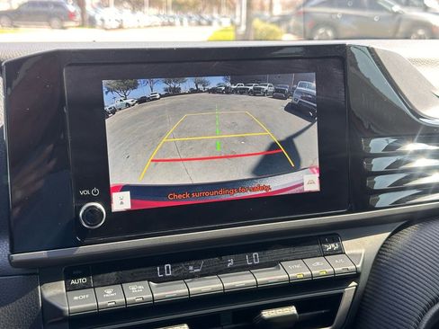 Used 2025 Toyota Camry SE w/ Convenience Package image 28