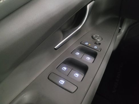 Used 2025 Hyundai Elantra SEL FWD image 27