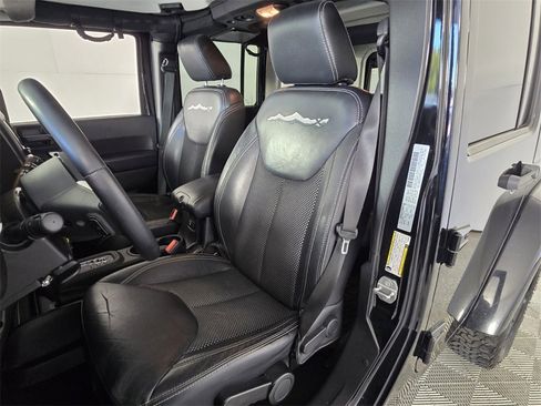 Used 2015 Jeep Wrangler Unlimited Sahara image 6
