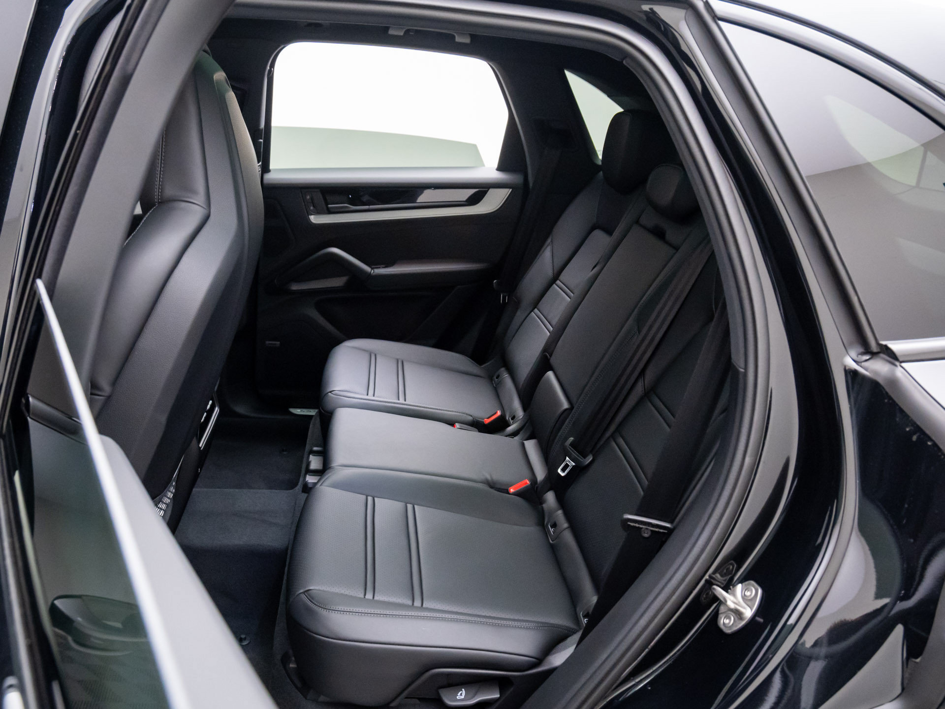 Certified 2026 Porsche Cayenne AWD/4WD image 18