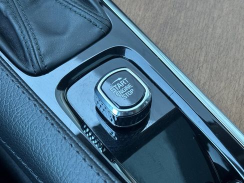 Used 2022 Volvo XC90 T5 Momentum w/ Advanced Package image 25