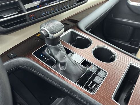 Used 2022 Toyota Sienna XLE image 23