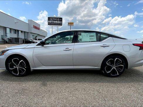 New 2025 Nissan Altima 2.5 SR w/ SR Premium Package image 23